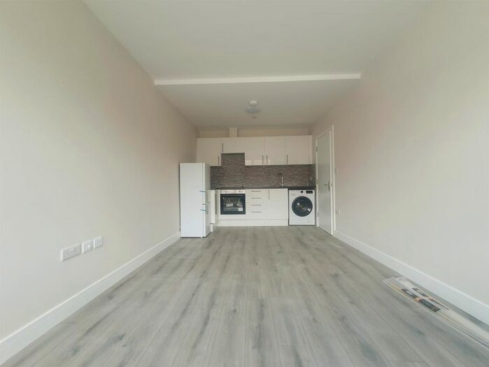 1 Bedroom Flat To Rent In High Street, Slough, SL1