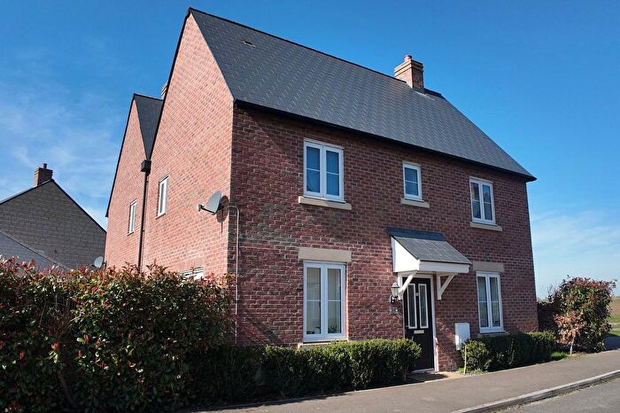 3 Bedroom Semi-Detached House For Sale In Empire Drive, Carterton, OX18