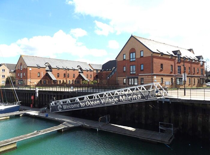 3 Bedroom Flat To Rent In Tasman Court, Southampton, Hampshire, SO14