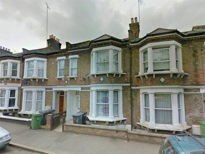 3 Bedroom Flat To Rent In Childeric Road, New Cross, London, SE14