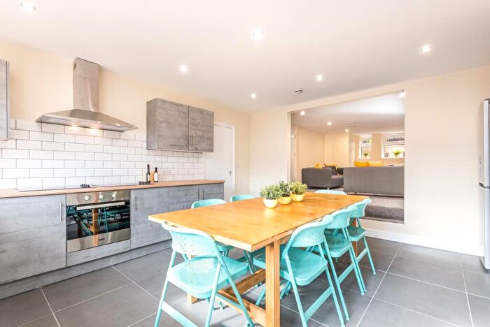 8 Bedroom Terraced House To Rent In Manor Terrace, Headingley, Leeds, LS6