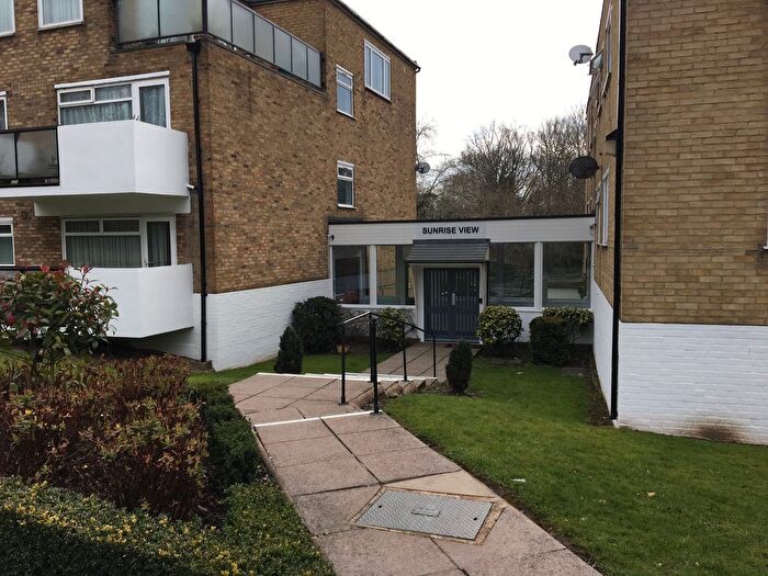 2 Bedroom Flat To Rent In The Rise, London, NW7