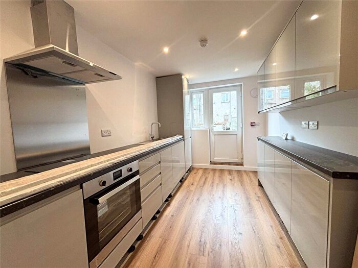 2 Bedroom Flat To Rent In Campbell Street, Bristol, Somerset, BS2