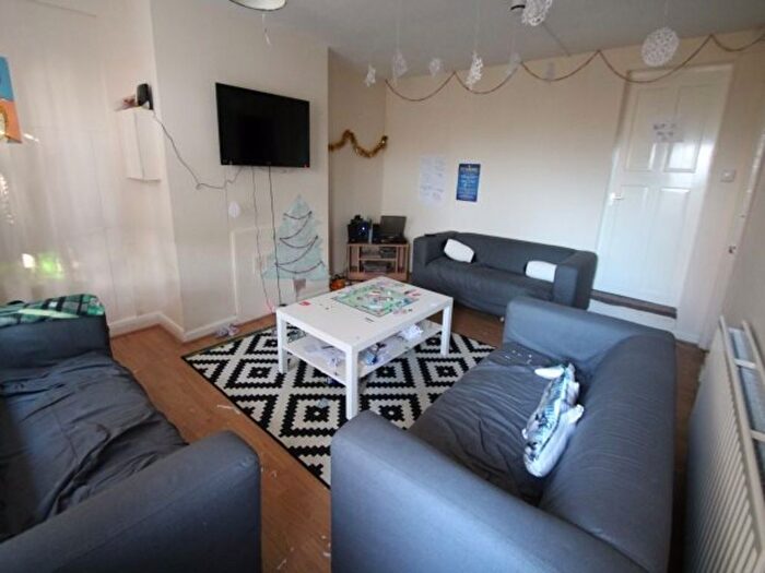 4 Bedroom Semi Detached House To Rent In B Buckingham Mount, Leeds, LS6