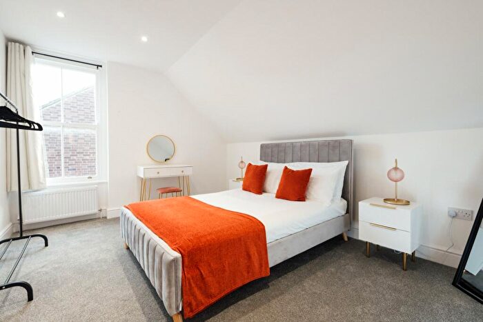 2 Bedroom Flat For Sale In Canadian Avenue, Catford, SE6