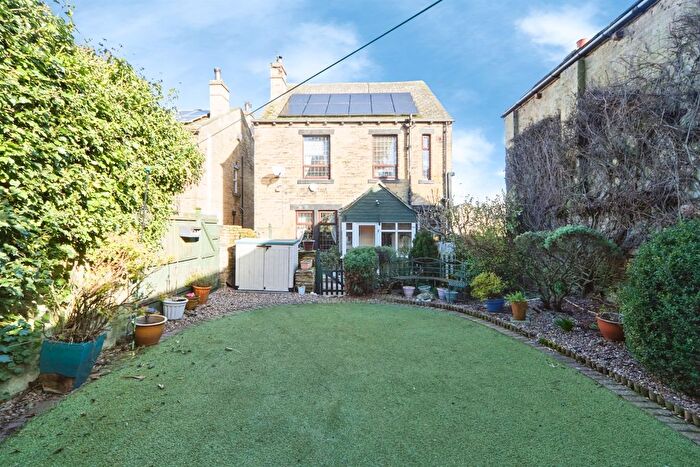 5 Bedroom Detached House For Sale In Smalewell Road, Pudsey, LS28