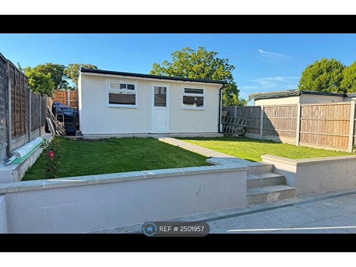 4 Bedroom Semi-Detached House To Rent In Newmans Lane, Loughton, IG10