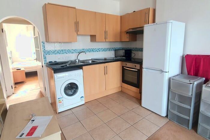 2 Bedroom Flat To Rent In Maclise Road, West Kensington, W14