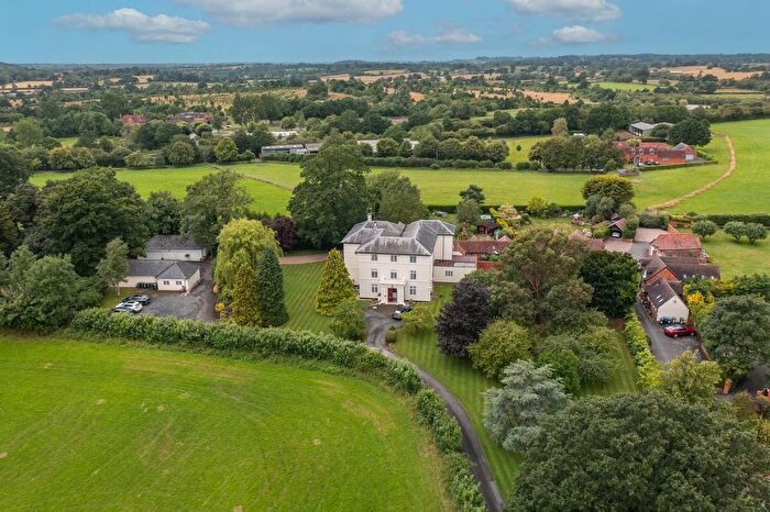 2 Bedroom Flat For Sale In Beaudesert Park, Henley In Arden, Warwickshire, B95