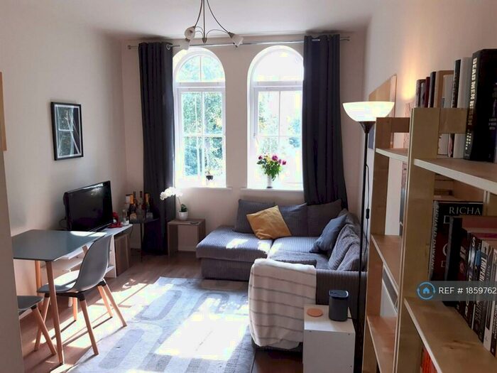 2 Bedroom Flat To Rent In Woodholme Court, Liverpool, L25