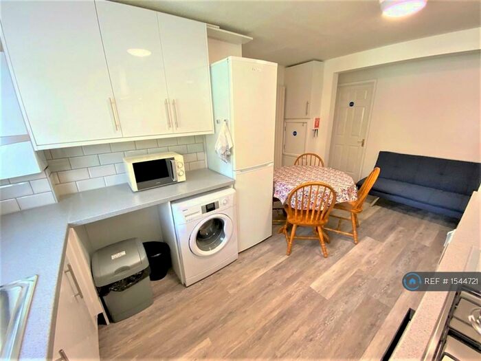 5 Bedroom Semi-Detached House To Rent In Egginton Road, Brighton, BN2