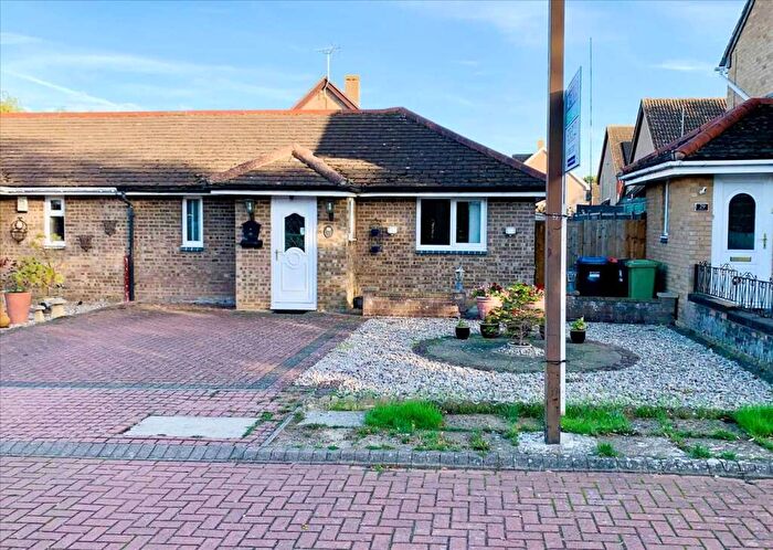 1 Bedroom Bungalow For Sale In Greenhill Close, Loughton, Milton Keynes, MK5