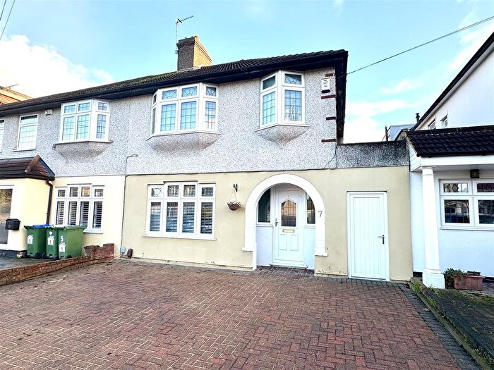 3 Bedroom Semi Detached House For Sale In Whitfield Road, Bexleyheath, DA7
