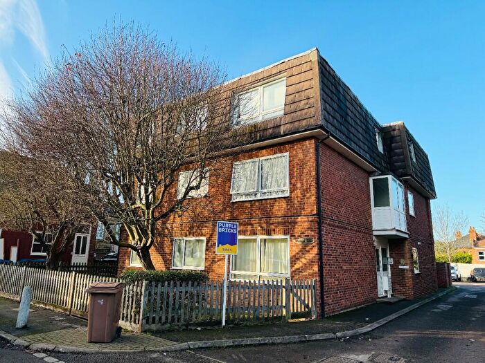 1 Bedroom Flat To Rent In Bond Road, Surbiton, Surrey, KT6