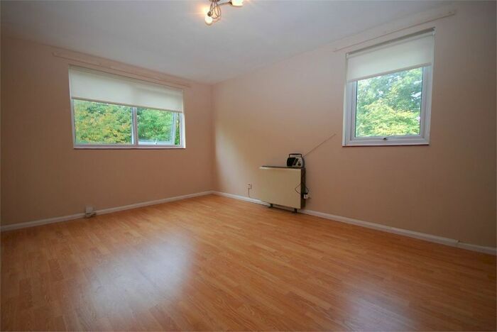 1 Bedroom Flat To Rent In Byron House, Porchester Mead, Beckenham, BR3