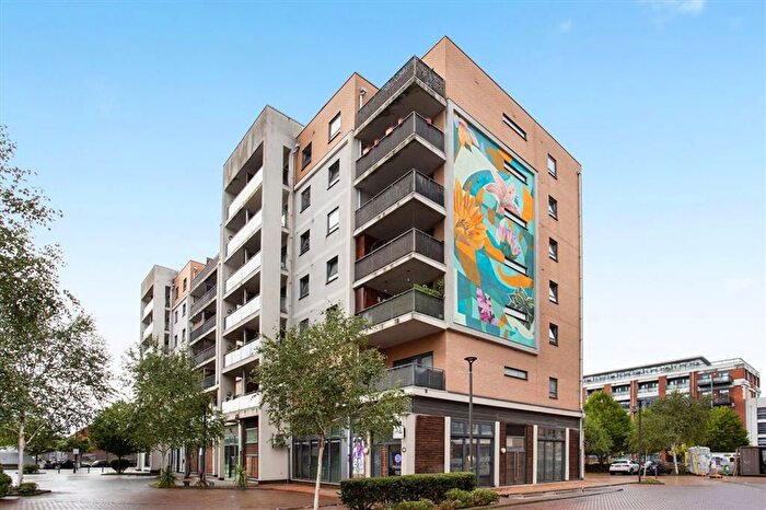 2 Bedroom Flat For Sale In Warple Way, Acton, W3