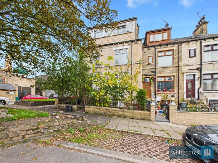 7 Bedroom End Of Terrace House For Sale In Waverley Road, Bradford, West Yorkshire, BD7