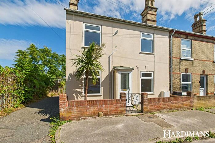 3 Bedroom Semi-Detached House For Sale In Salisbury Road, Lowestoft, NR33