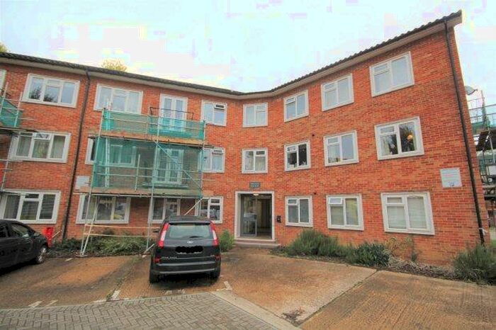 1 Bedroom Flat To Rent In Pelham Court, Horsham, RH12