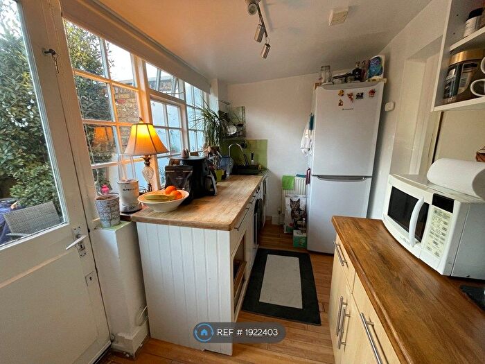 Studio To Rent In Sternhold Avenue, London, SW2