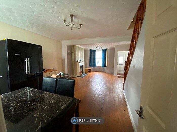 3 Bedroom Semi Detached House To Rent In Ipswich Street, Swindon, SN2