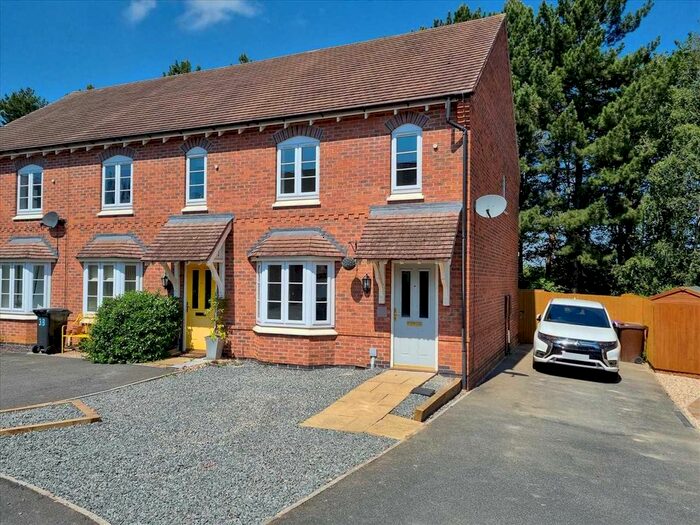 3 Bedroom End Of Terrace House To Rent In Glengarry Way, Greylees, Sleaford, NG34