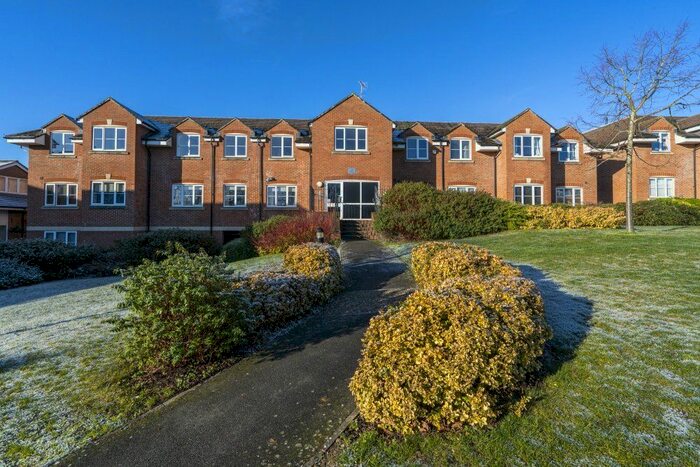 2 Bedroom Flat To Rent In Bells Hill Green, Stoke Poges, Slough, SL2