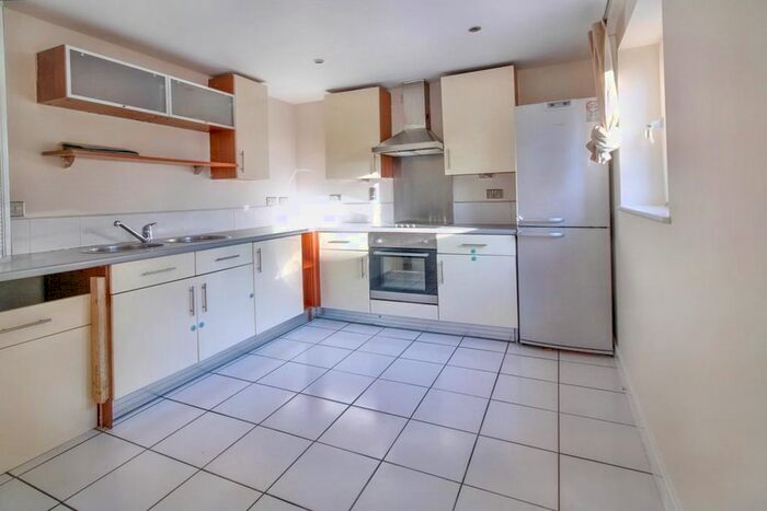 2 Bedroom Flat To Rent In Western Road, Leicester, LE3