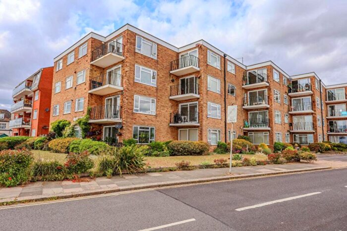 2 Bedroom Flat For Sale In Eastern Esplanade, Thorpe Bay, Southend-On-Sea, SS1