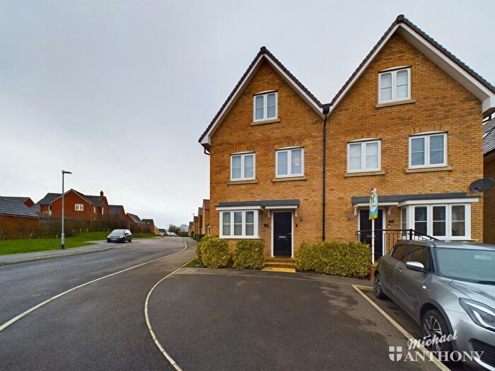 3 Bedroom Semi-Detached House For Sale In Valerian Way, Leighton Buzzard, Bedfordshire, LU7