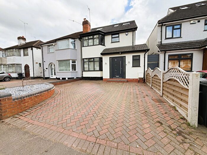 5 Bedroom Semi-Detached House For Sale In Brooklands Road, Birmingham, B28