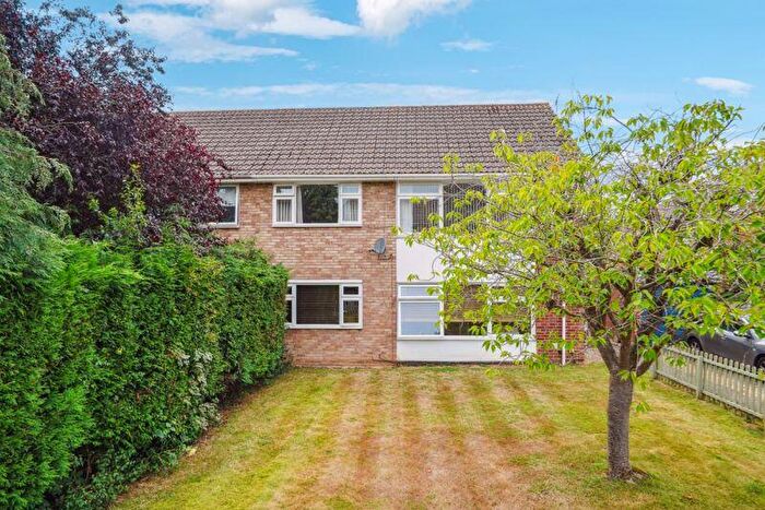 2 Bedroom Ground Maisonette For Sale In Broom Hill - Ground Floor Maisonette With Gardens, SL6
