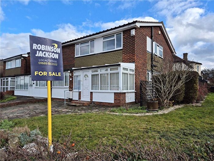 4 Bedroom Semi Detached House For Sale In Derry Downs, Orpington, Kent, BR5