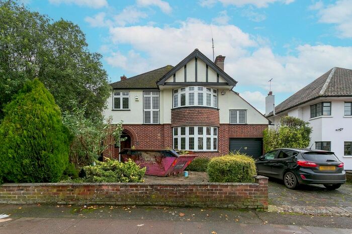 4 Bedroom Detached House To Rent In Langley Way, Watford, Hertfordshire, WD17