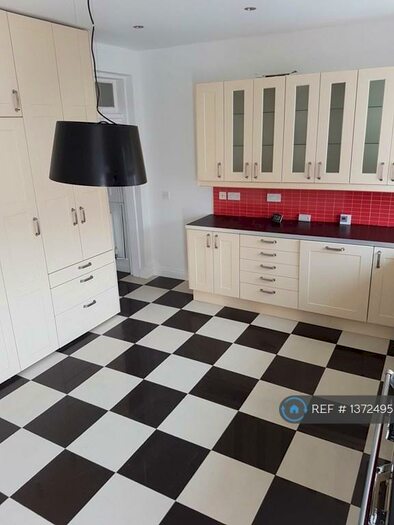 2 Bedroom Flat To Rent In The, Oadby, Leicester, LE2