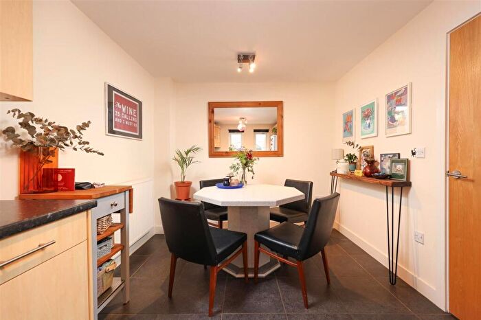 3 Bedroom House For Sale In Harwood Square, Bristol, BS7