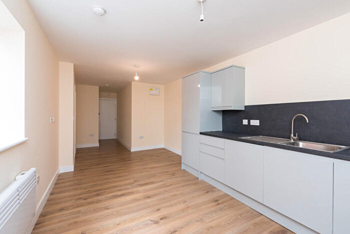 1 Bedroom Flat To Rent In Canal Street, Oldbury, West Midlands, B69