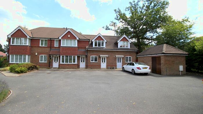 2 Bedroom Terraced House To Rent In St. Johns Road, Farnborough GU14