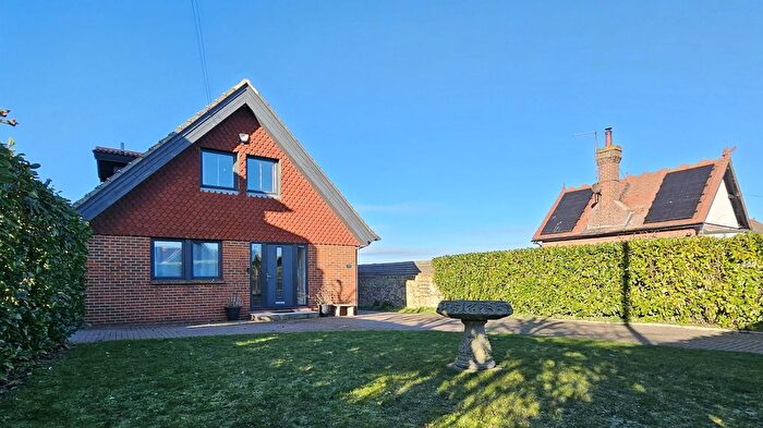 4 Bedroom Detached House For Sale In Kingsgate Avenue, Broadstairs, CT10