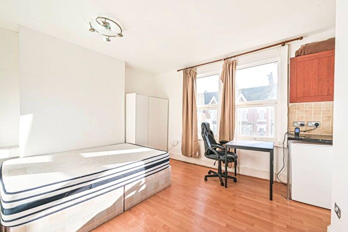 Studio To Rent In Buckley Road, Brondesbury, London, NW6