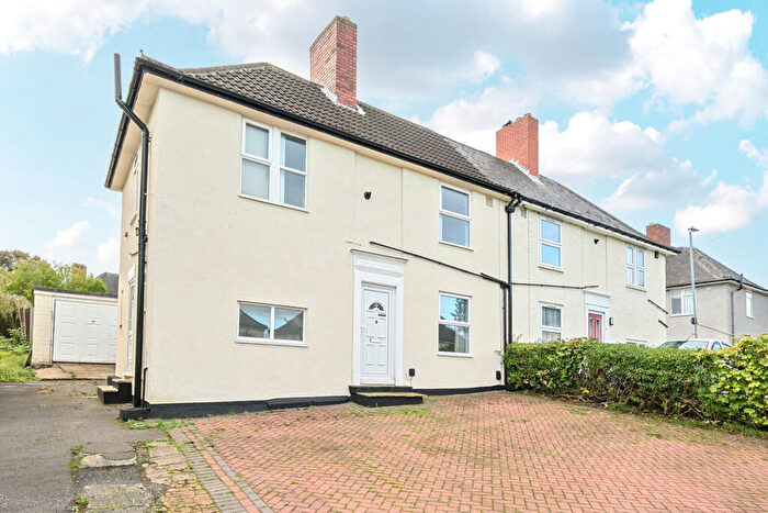 3 Bedroom Semi-Detached House For Sale In Cricklegate, Leeds, LS15