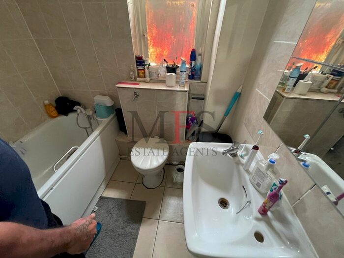 1 Bedroom Flat To Rent In Convent Way, Southall, UB2