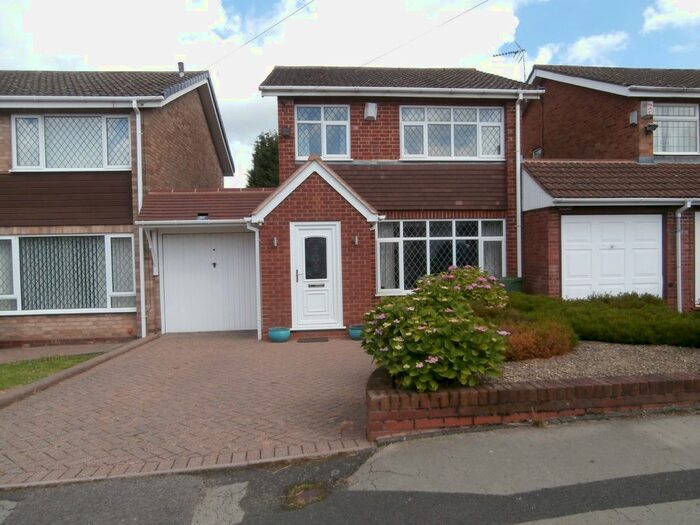 3 Bedroom Link Detached House For Sale In Paddocks Road, Hollywood, Birmingham, B47