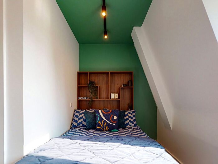 Studio To Rent In Harrow Road, London, W9