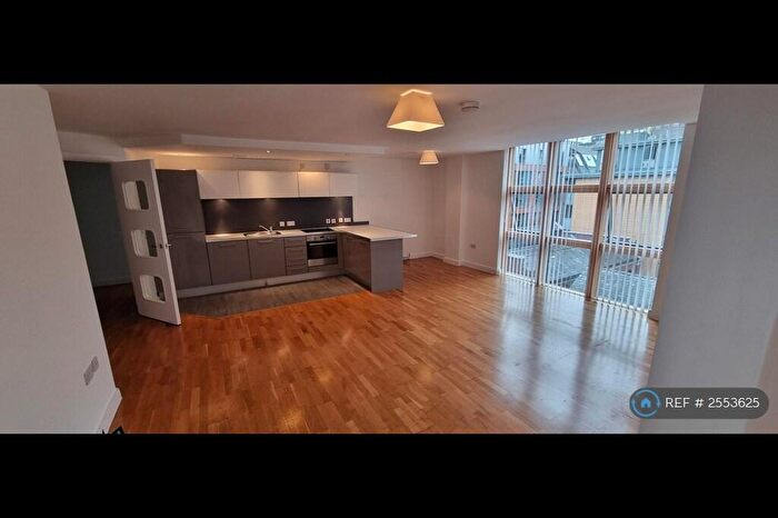 3 Bedroom Flat To Rent In Royal Mills, Manchester, M4