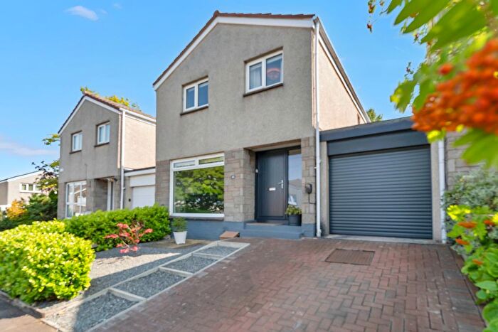 3 Bedroom Link Detached House For Sale In Craigmount Bank, Craigmount, Edinburgh, EH4