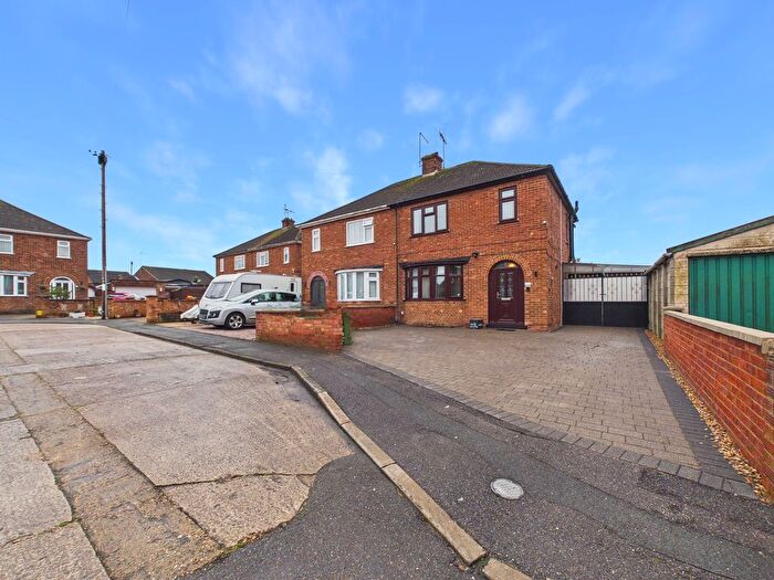 3 Bedroom Semi Detached House For Sale In Andrea Close, Stanground, Peterborough, PE2