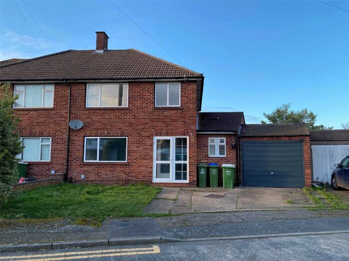 4 Bedroom Semi-Detached House To Rent In Clifton Road, Welling, Kent, DA16