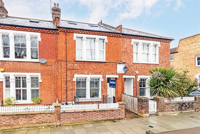 3 Bedroom Flat For Sale In Hearnville Road, Balham, SW12