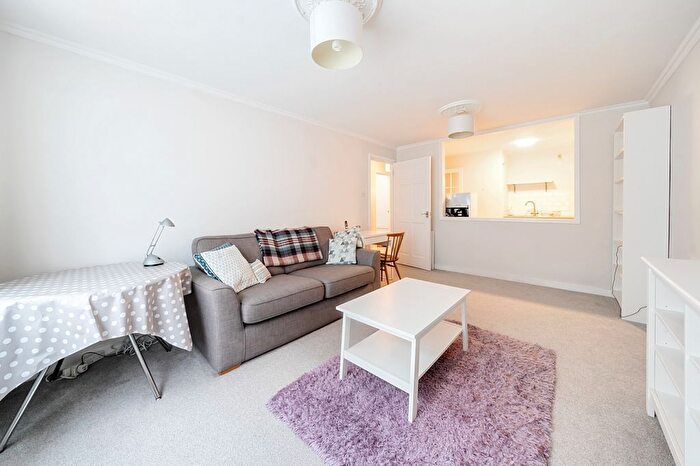 1 Bedroom Flat To Rent In Willow Grove, Chislehurst, BR7